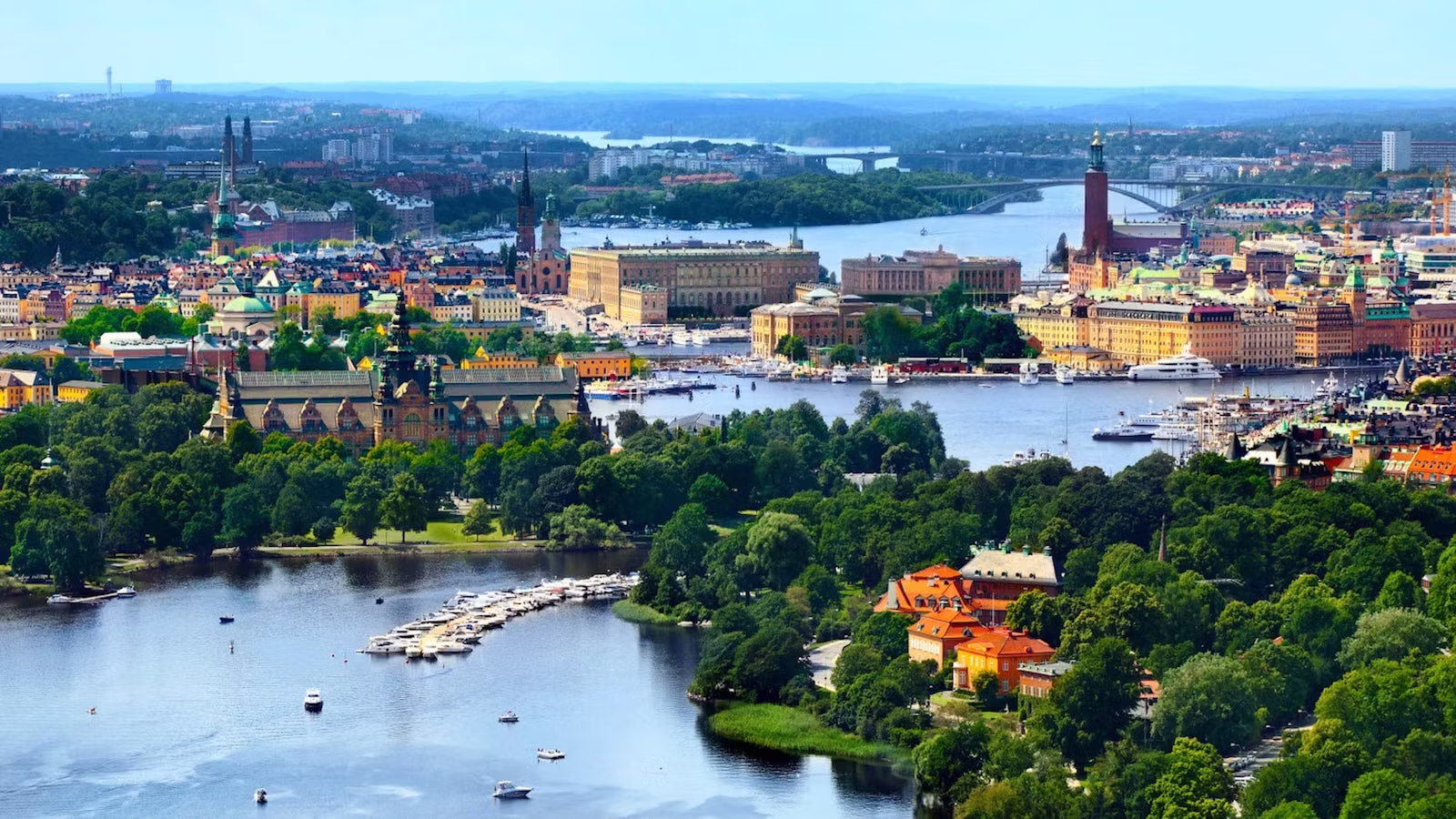 5fe9fb2043fd9-12497704-stockholm-city-min