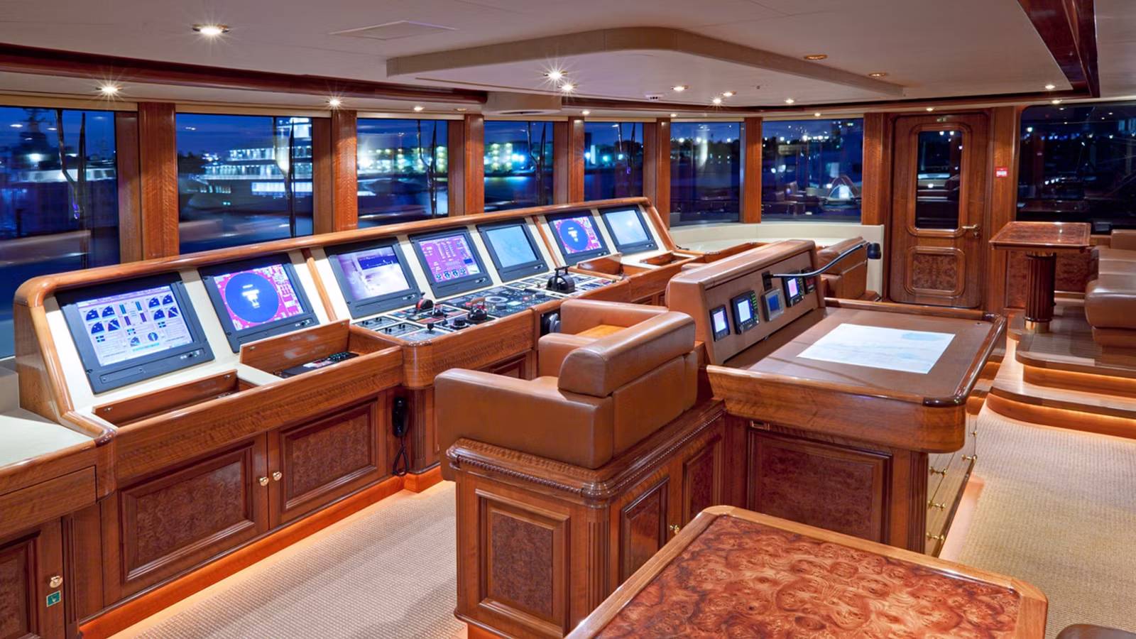 5feb9c4c744d5-yacht-marthaann-cockpit-min-1